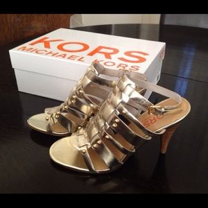 💥Sale! BRAND SPANKIN' NEW golden gladiator heels